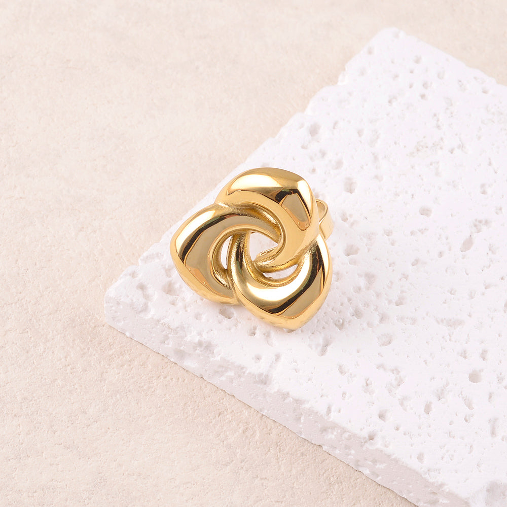 Bague avec pièce graphique ajourée lisse et effet miroir