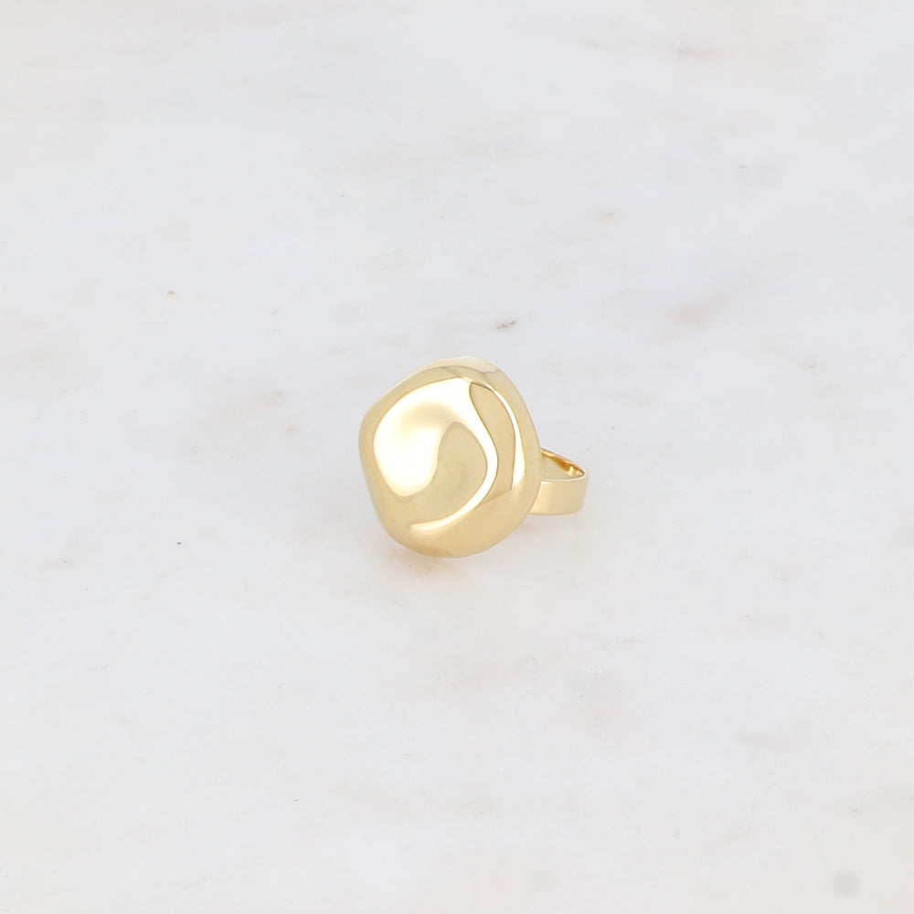 Bague avec pièce geométrique lisse et effet miroir