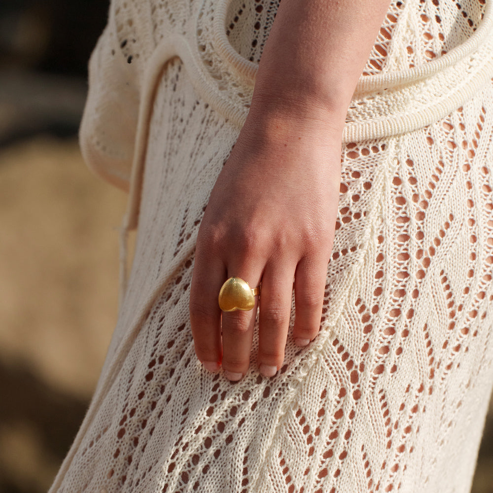Bague avec pièce cœur effet brossé
