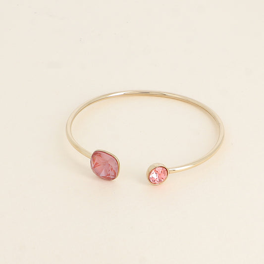 Jonc orné de cristaux de Swarovski® 10 mm et SS29 - Hauteur du jonc: 11 mm - Dimension du cristal 1: 10x10 mm - Diamètre du cristal 2: 7 mm - Marron ignite et rose peach