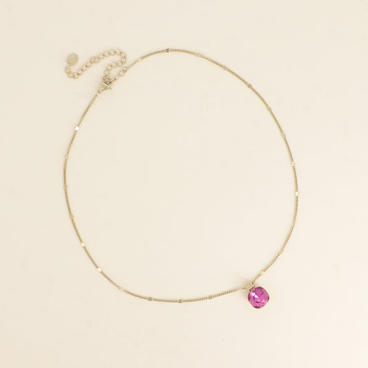 Collier orné de cristaux de Swarovski®. - Longueur de chaîne : 38+7 cm - Dimensions du cristal : 10 x 10 mm - Dark rose