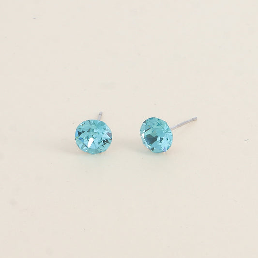 Boucles puces argentées – Ornées de cristaux de Swarovski® SS39 - Dimensions de la boucle : 8x8 mm - Light turquoise
