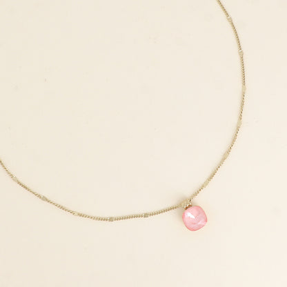 Collier orné de cristaux de Swarovski®. - Longueur de chaîne : 38+7 cm - Dimensions du cristal : 10 x 10 mm - Flamingo ignite