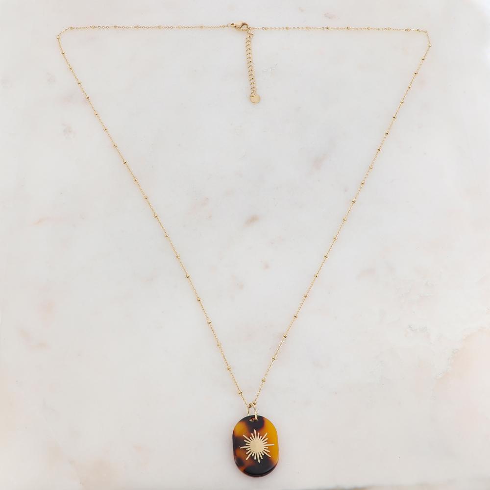 Collier doré composé d'un pendentif en acétate marron léopard orné d'un soleil 65+5 cm