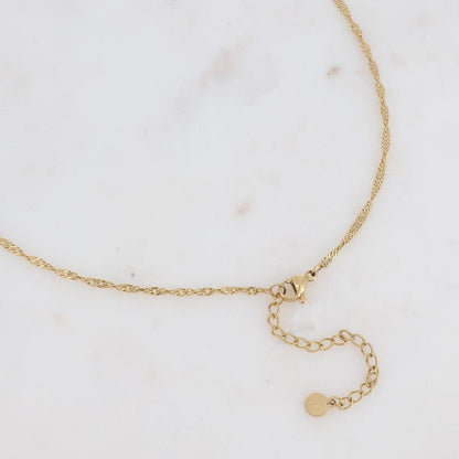 Collier sur chaîne composé d'une pièce rectangulaire avec une pierre naturelle oeil de tigre rouge et ornée de strass 40+5 cm