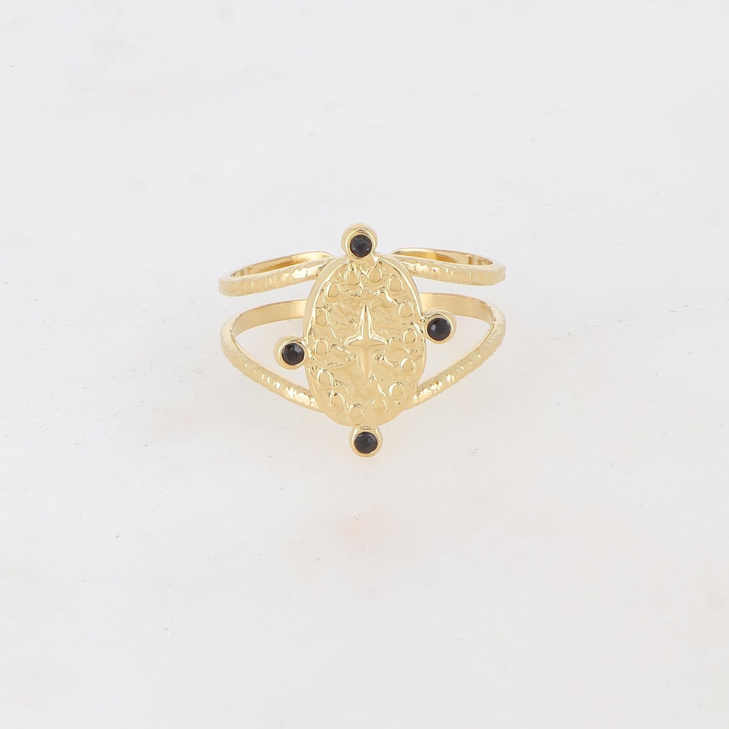 Bague effet martelée et zircons