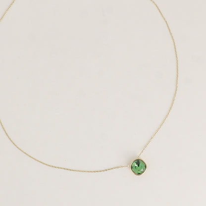 Collier orné de cristal de Swarovski® 8 mm - Longueur de chaîne : 39+5 cm - Diamètre du cristal : 8 mm - Erinite
