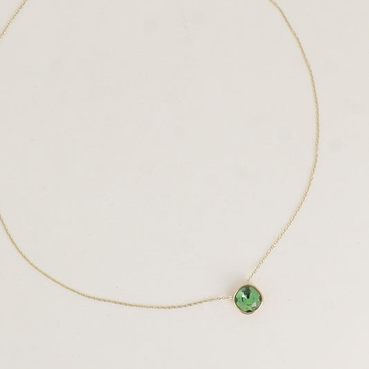 Collier orné de cristal de Swarovski® 8 mm - Longueur de chaîne : 39+5 cm - Diamètre du cristal : 8 mm - Erinite