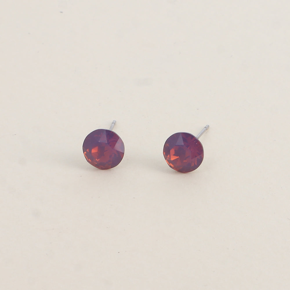 Boucles puces argentées – Ornées de cristaux de Swarovski® SS39 - Dimensions de la boucle : 8x8 mm - Cyclamen opal