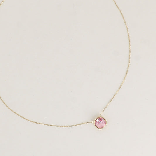Collier orné de cristal de Swarovski® 8 mm - Longueur de chaîne : 39+5 cm - Diamètre du cristal : 8 mm - Rose