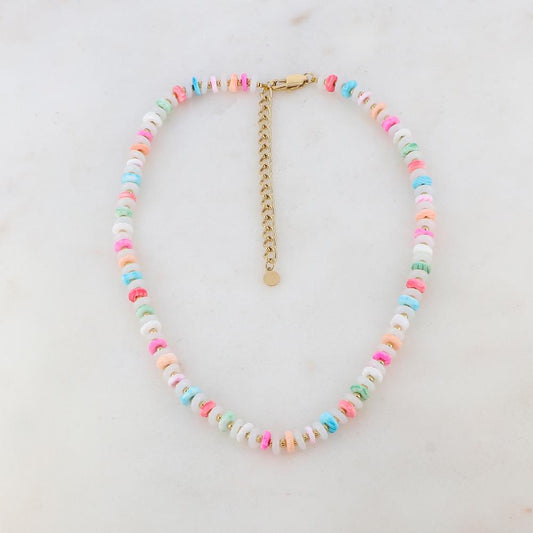 Collier doré embelli de pierres naturelles et coquillages multicolores 36+7 cm