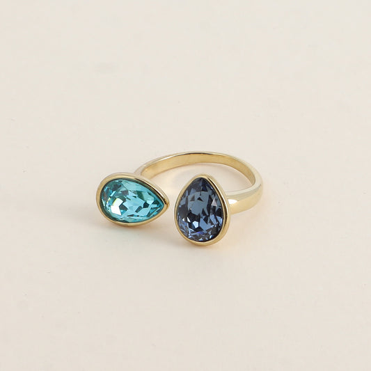 Bague ouverte - Ornée de cristaux de Swarovski® en forme de gouttes - Hauteur de la bague: 2 mm - Dimensions des pierres: 7x10 mm - Light turquoise
