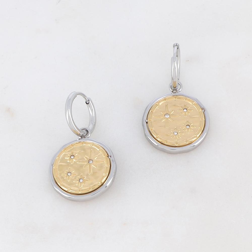 Créoles avec étoiles et strass 2 x 3,5 cm.