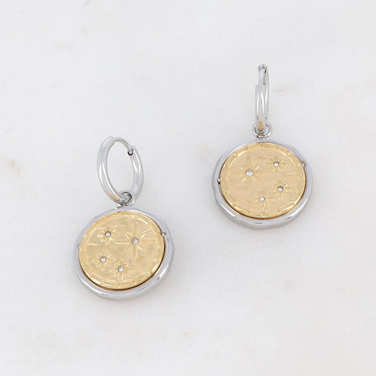 Créoles avec étoiles et strass 2 x 3,5 cm.