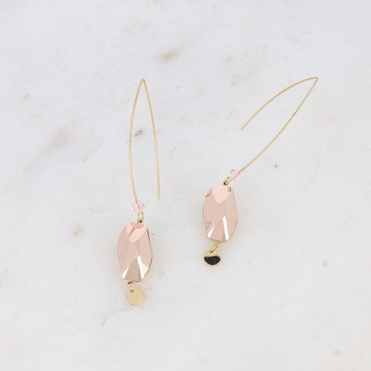 Boucles pendantes- Ornée de cristaux de Swarovski® et pampille ronde - Dimensions du cristal : 9,5 x 18 mm - Dimensions de la boucle : 10 x 62 mm - Rose gold