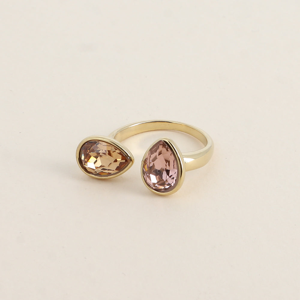 Bague ouverte - Ornée de cristaux de Swarovski® en forme de gouttes - Hauteur de la bague: 2 mm - Dimensions des pierres: 7x10 mm - Light colorado topaz