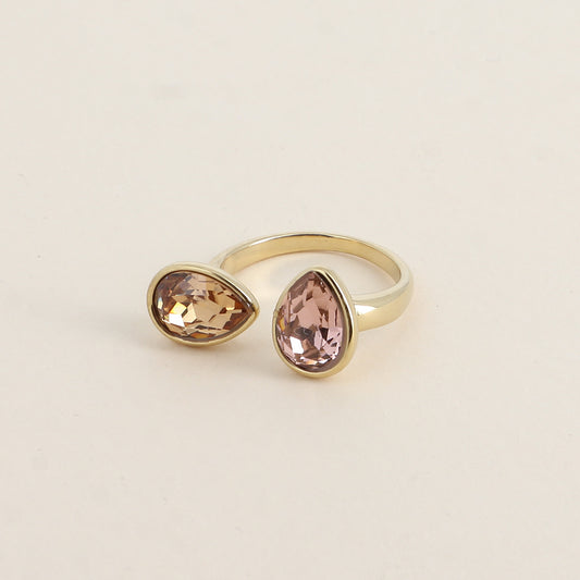 Bague ouverte - Ornée de cristaux de Swarovski® en forme de gouttes - Hauteur de la bague: 2 mm - Dimensions des pierres: 7x10 mm - Light colorado topaz