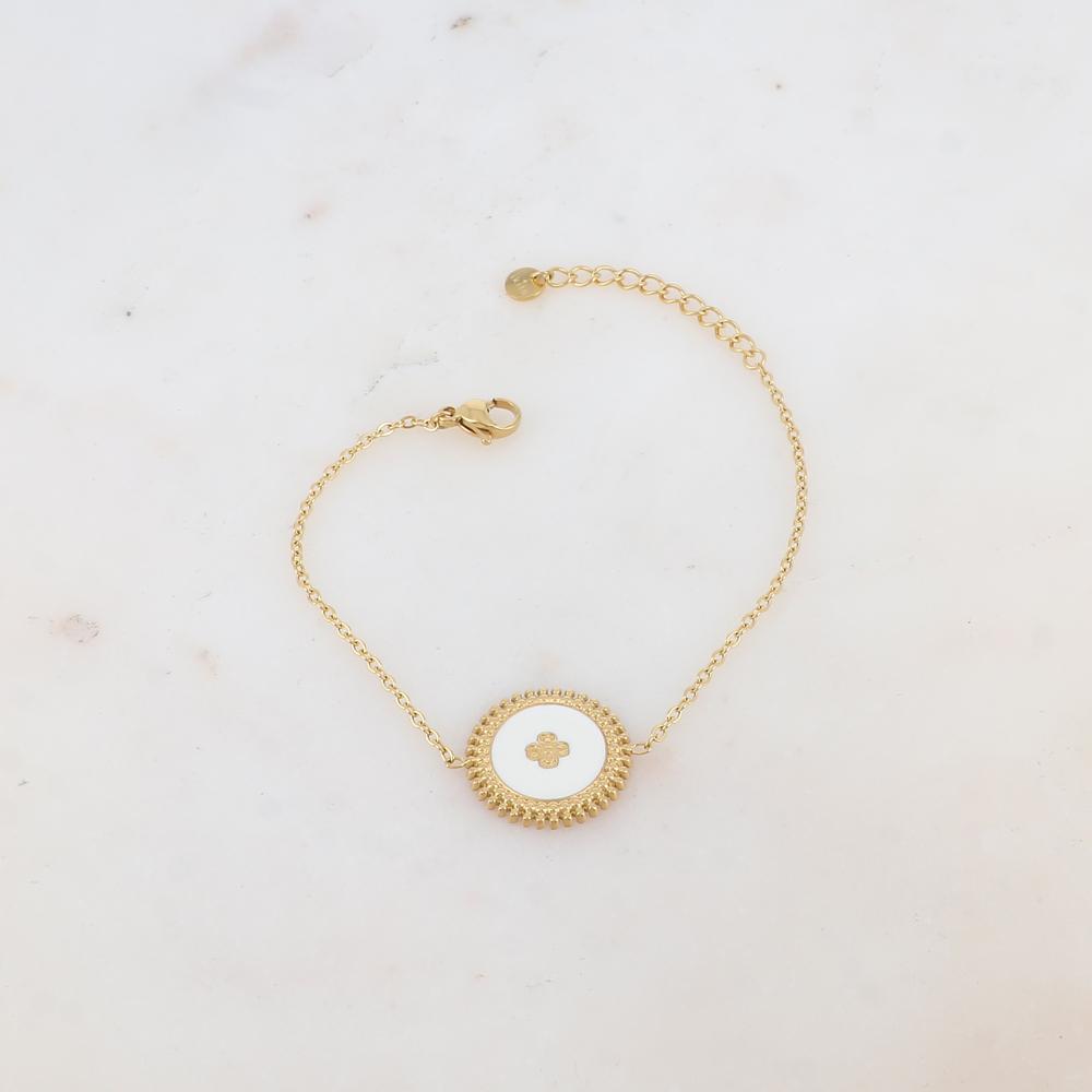 Bracelet avec pièce ronde émaillée, fleur gravée