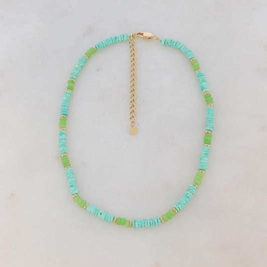 Collier doré embelli de pierres naturelles et de coquillages verts 36+7 cm