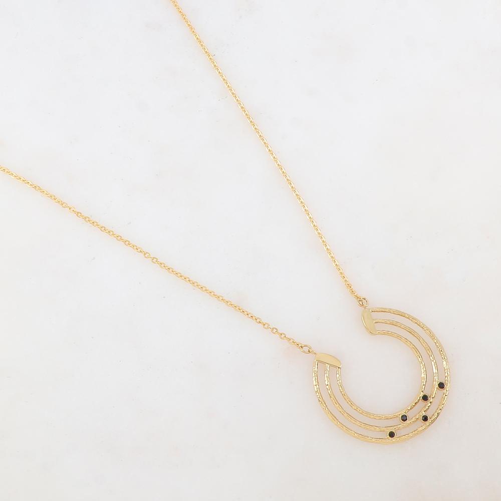 Collier doré avec pièce géométrique ajourée et 5 strass noirs 45+5 cm