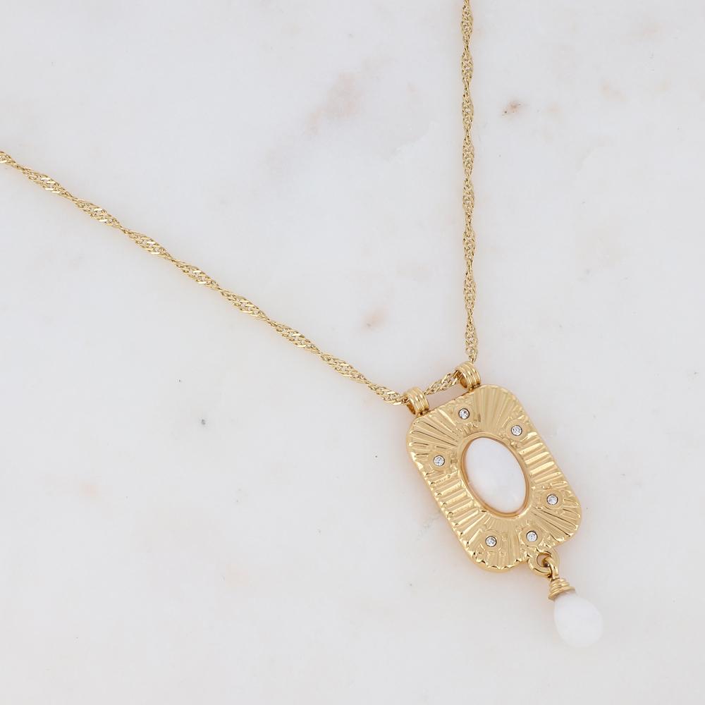 Collier sur chaîne composé d'une pièce rectangulaire ornée de strass et des pierres naturelles jade blanc 50+5 cm