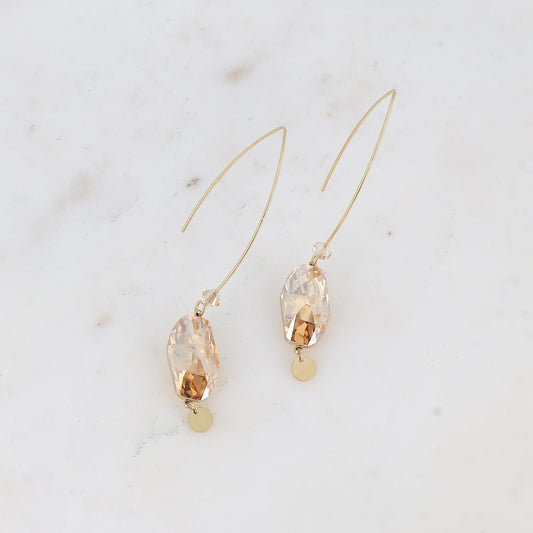 Boucles pendantes- Ornée de cristaux de Swarovski® et pampille ronde - Dimensions du cristal : 9,5 x 18 mm - Dimensions de la boucle : 10 x 62 mm - Golden shadow