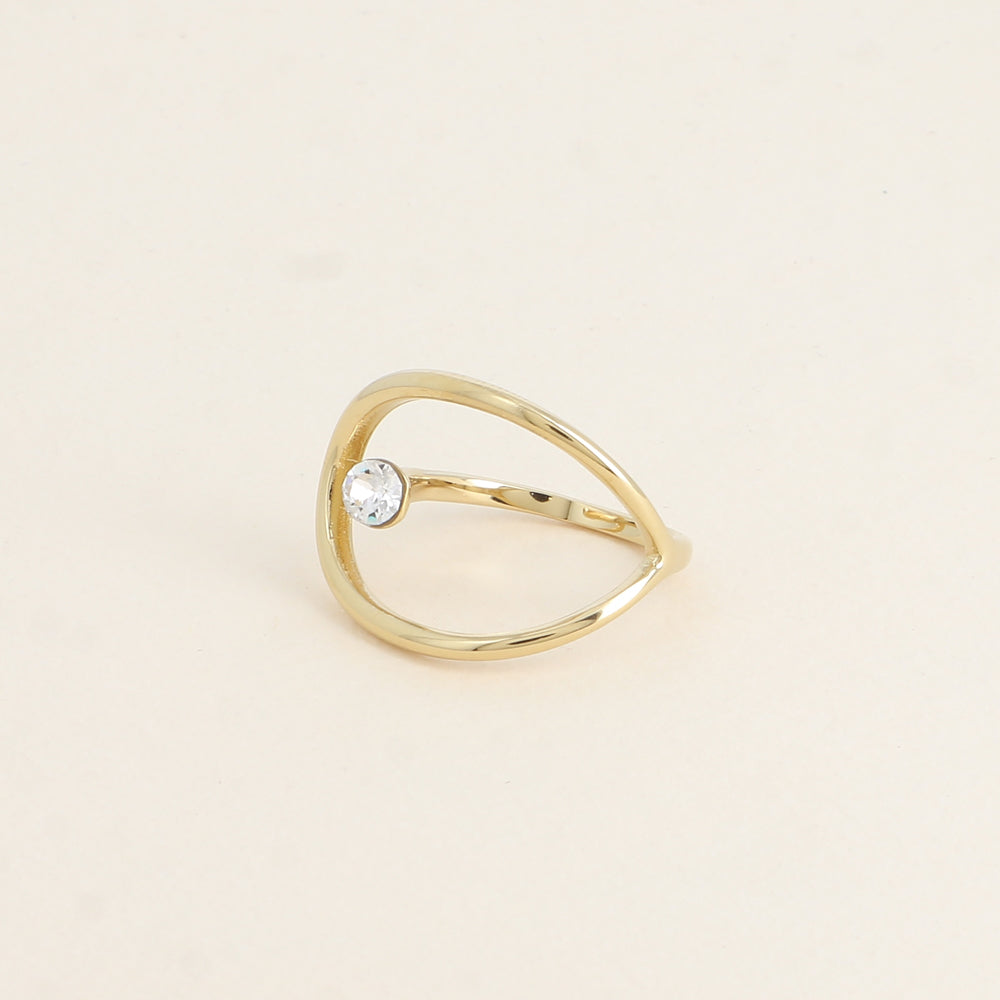 Bague forme ajourée ornée de cristal de Swarovski® - Hauteur de la bague: 20 mm - Epaisseur de l'anneau : 1,5 mm - Dimensions du cristal : 5x5 mm - Chrystal