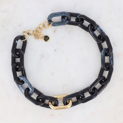 Collier avec mousqueton et résine ovale noire 46+5 cm