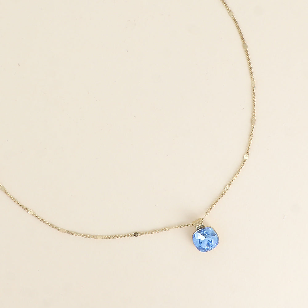 Collier orné de cristaux de Swarovski®. - Longueur de chaîne : 38+7 cm - Dimensions du cristal : 10 x 10 mm - - Ice blue