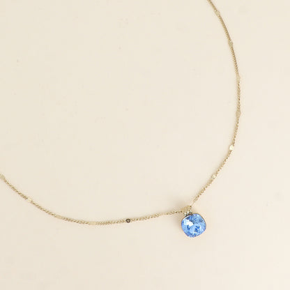Collier orné de cristaux de Swarovski®. - Longueur de chaîne : 38+7 cm - Dimensions du cristal : 10 x 10 mm - - Ice blue