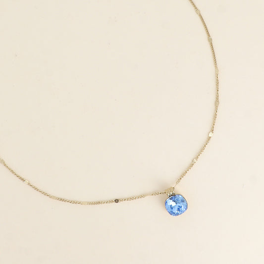 Collier orné de cristaux de Swarovski®. - Longueur de chaîne : 38+7 cm - Dimensions du cristal : 10 x 10 mm - - Ice blue