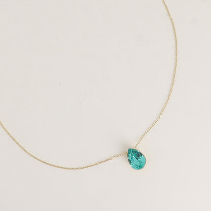 Collier - Pendentif cristal de Swarovski® en forme de goutte - Longueur du collier : 40+5 cm - Dimensions du cristal : 10x14 mm - Carabeen green
