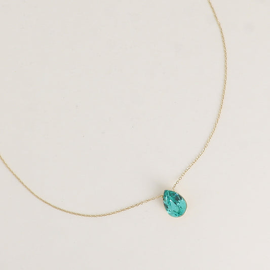 Collier - Pendentif cristal de Swarovski® en forme de goutte - Longueur du collier : 40+5 cm - Dimensions du cristal : 10x14 mm - Carabeen green