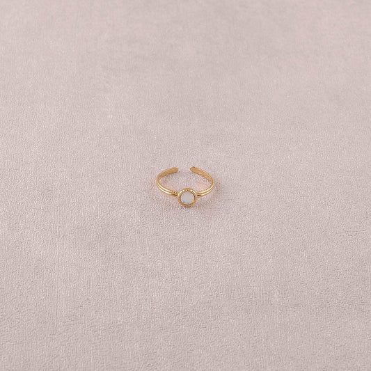 Bague fine ornée de cristaux de Swarovski® - Hauteur de la bague: 2 mm - Dimensions du cristal : 5x5 mm - White opal