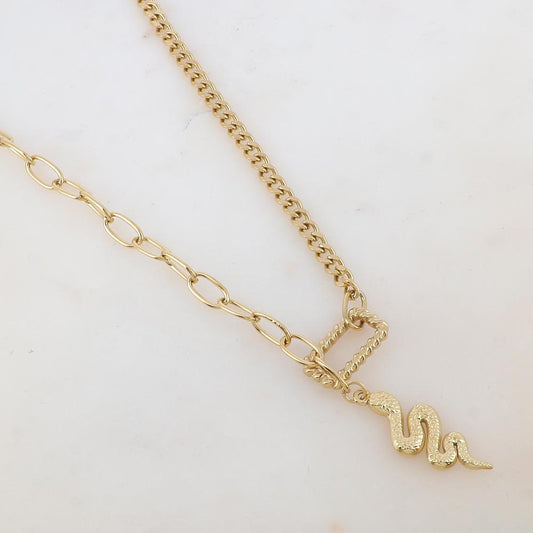 Collier en jeu de maille avec anneau rectangulaire et pendentif serpent (44+5CM)