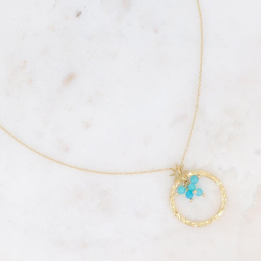 Collier doré composé d'un anneau martelé, d'une étoile et de pierres en amazonite 39,5+5 cm