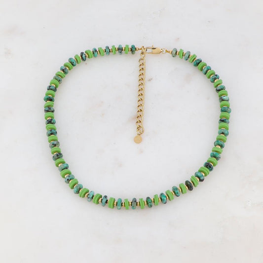 Collier doré avec des perles en pierre verte et des perles heishi vertes 36+7 cm