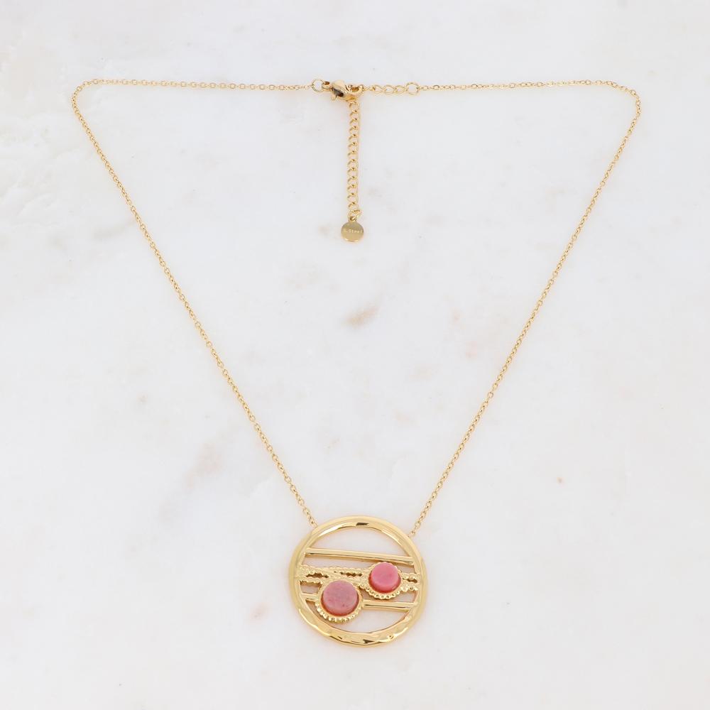 Collier doré avec un pendentif rond ajouré et serti de deux pierres en rhodonite 38+5 cm