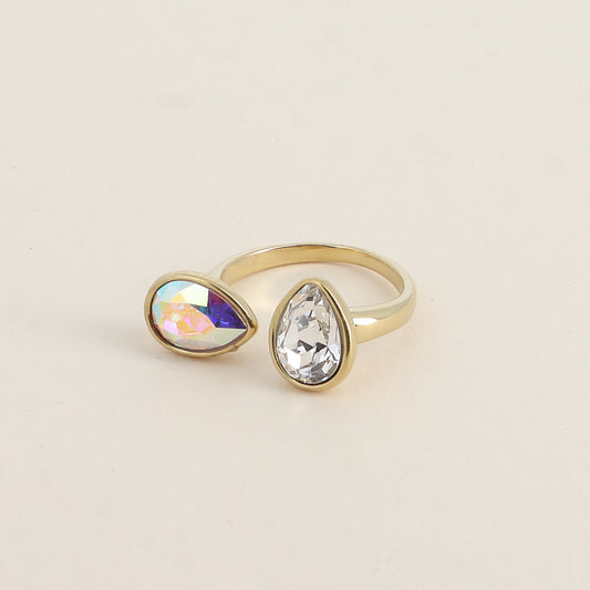 Bague ouverte - Ornée de cristaux de Swarovski® en forme de gouttes - Hauteur de la bague: 2 mm - Dimensions des pierres: 7x10 mm - AB