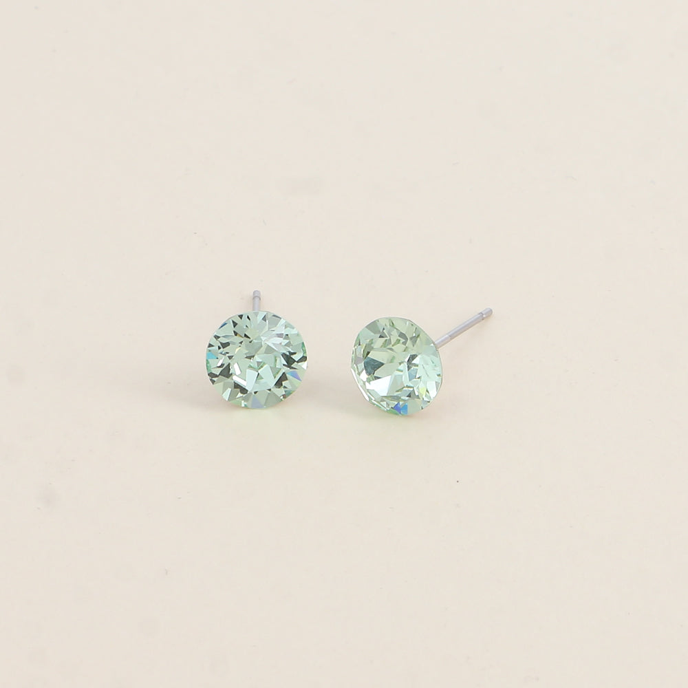 Boucles puces argentées – Ornées de cristaux de Swarovski® SS39 - Dimensions de la boucle : 8x8 mm - Chrysolite