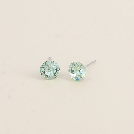 Boucles puces argentées – Ornées de cristaux de Swarovski® SS39 - Dimensions de la boucle : 8x8 mm - Chrysolite