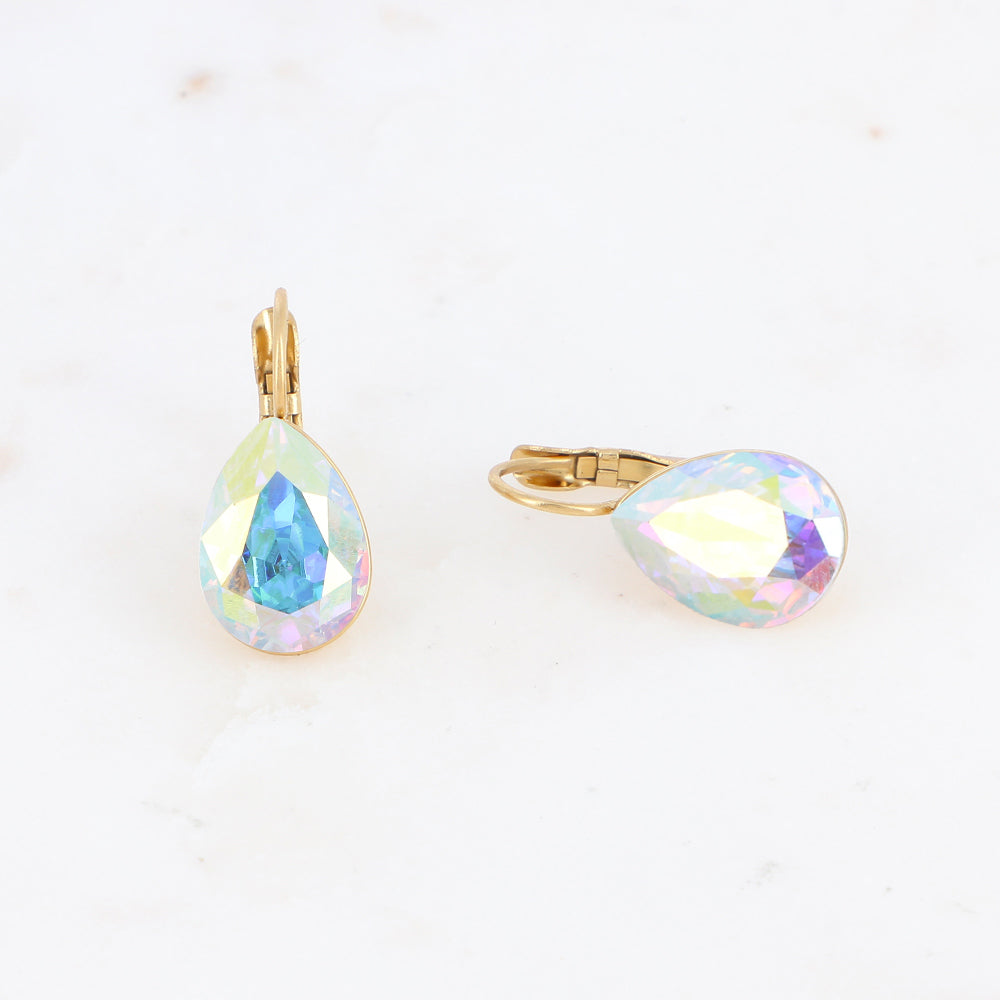 Boucles dormeuses ornées de cristaux de Swarovski® - Dimensions de la boucle : 10 x 23mm - Dimensions du cristal : 10 x 13mm - Aurore boréale