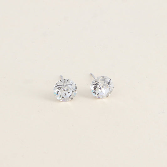 Boucles puces argentées – Ornées de cristaux de Swarovski® SS39 - Dimensions de la boucle : 8x8 mm - Crystal