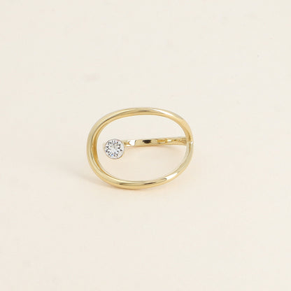 Bague forme ajourée ornée de cristal de Swarovski® - Hauteur de la bague: 20 mm - Epaisseur de l'anneau : 1,5 mm - Dimensions du cristal : 5x5 mm - Chrystal