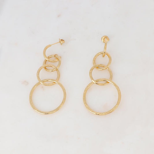Boucles d'oreilles à puce avec multi anneaux texturées 3 x 6,8 cm