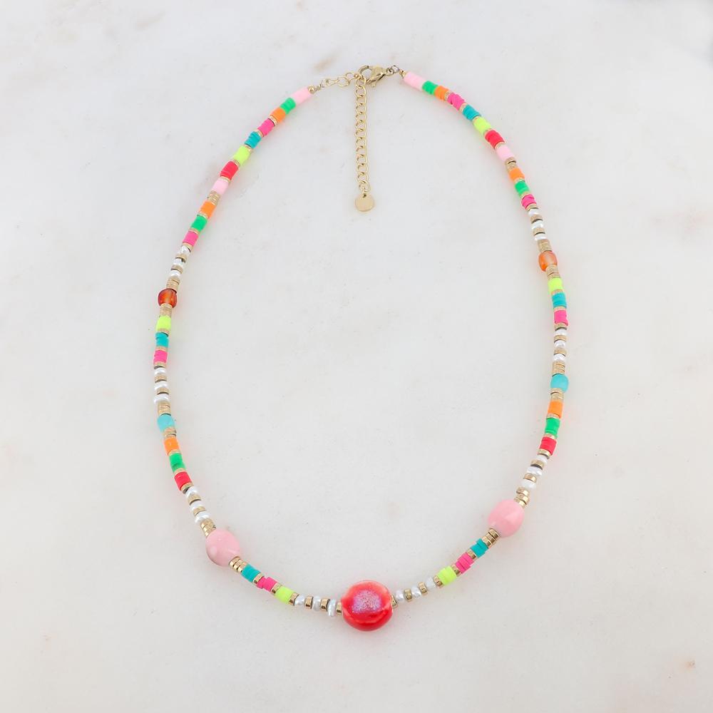 Collier doré avec des perles en céramique émaillée, des perles heishi multicolores, et des perles d'eau douce 39+5 cm