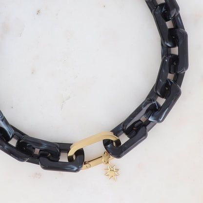 Collier avec étoile et résine rectangulaire noire 42+10 cm