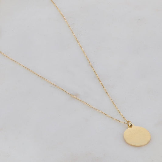 Collier doré composé d'un pendentif rond lisse avec un motif soleil 40+5 cm