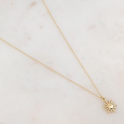 Collier doré composé d'un pendentif soleil 40+5 cm