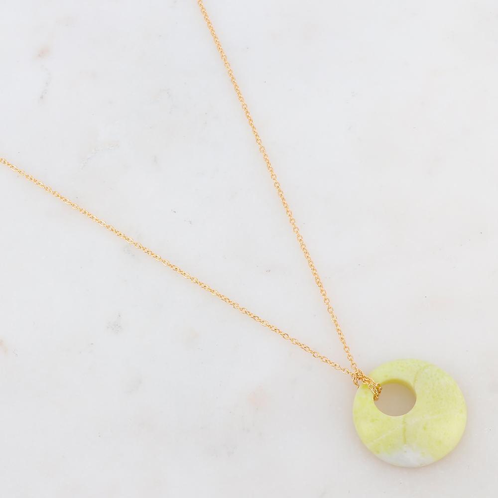 Collier doré avec un pendentif en pierre agate jaune 47+5 cm